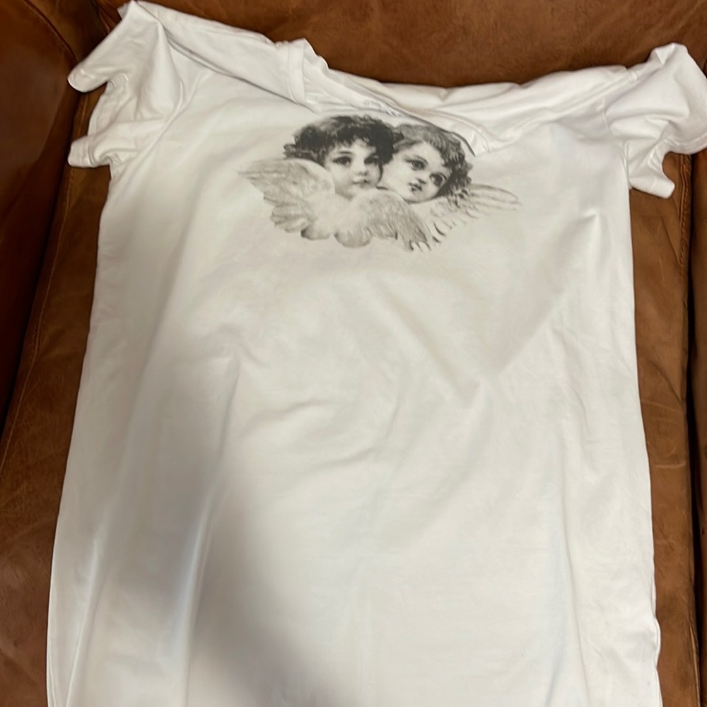 Oversized shirt ángel aesthetic